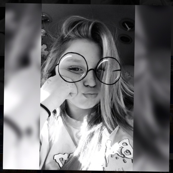 Meet your Posher, Mackenzie - Picture 1 of 1